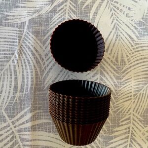 Silicone cupcake holders